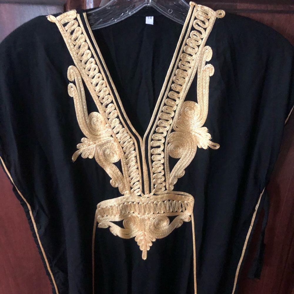 The kaftan dress -size girls 14/black and gold